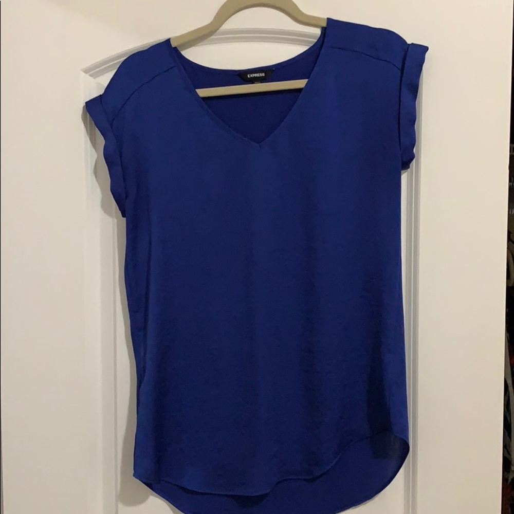 Silky V-Neck Gramercy Tee
